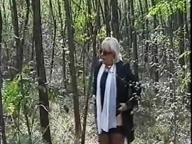 Italienische Mature wird im Wald gebumst