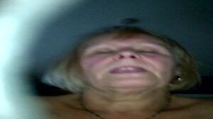 Blonde Amateur Oma bläst und reitet