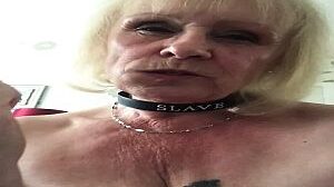 Oma in Leder filmt sich selbst
