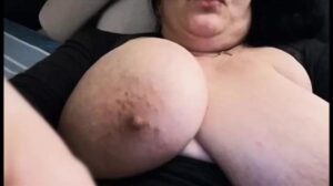 Mollige Frau filmt sich selbst